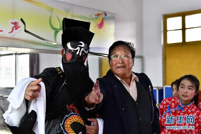 Kempen Sebar seni Budaya Opera Tradisional di Sekolah Kempen Sebar seni Budaya Opera Tradisional di Sekolah