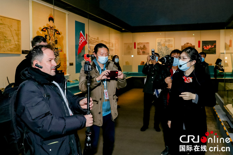 丝路大V打卡“园说II——颐和园建园270周年文物特展”(组图) 丝路大V打卡“园说II——颐和园建园270周年文物特展”(组图)