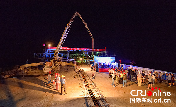 图片默认标题_fororder_主桥合拢现场（摄影-廖志全）