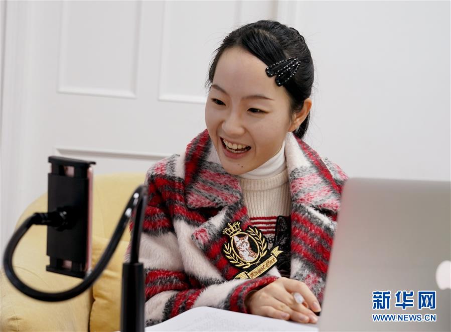 新华网：上海中小学在线教育开播首节试播课