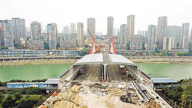 重庆：曾家岩嘉陵江大桥预计年底建成通车