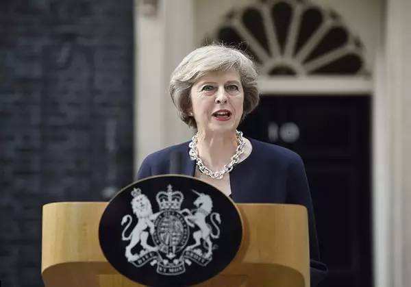 英国首相否认将提前卸任 称自己不会是“逃跑者”