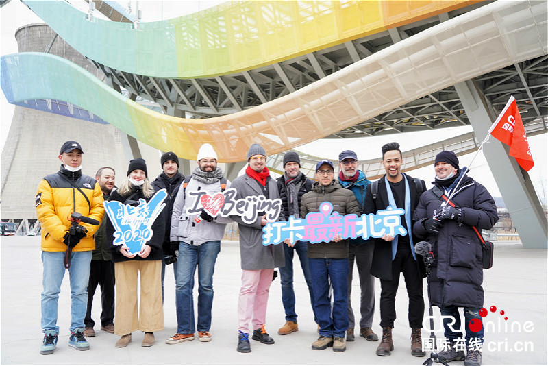 Foreign Social Media Influencers Astounded at Revitalized Shougang Park and Tongrentang
