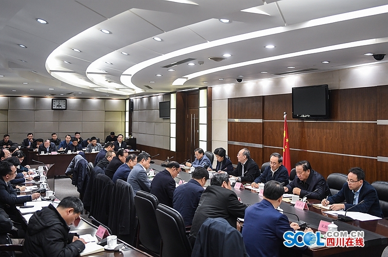 （头条，导航成都）省长尹力主持召开座谈会 听取党外人士意见