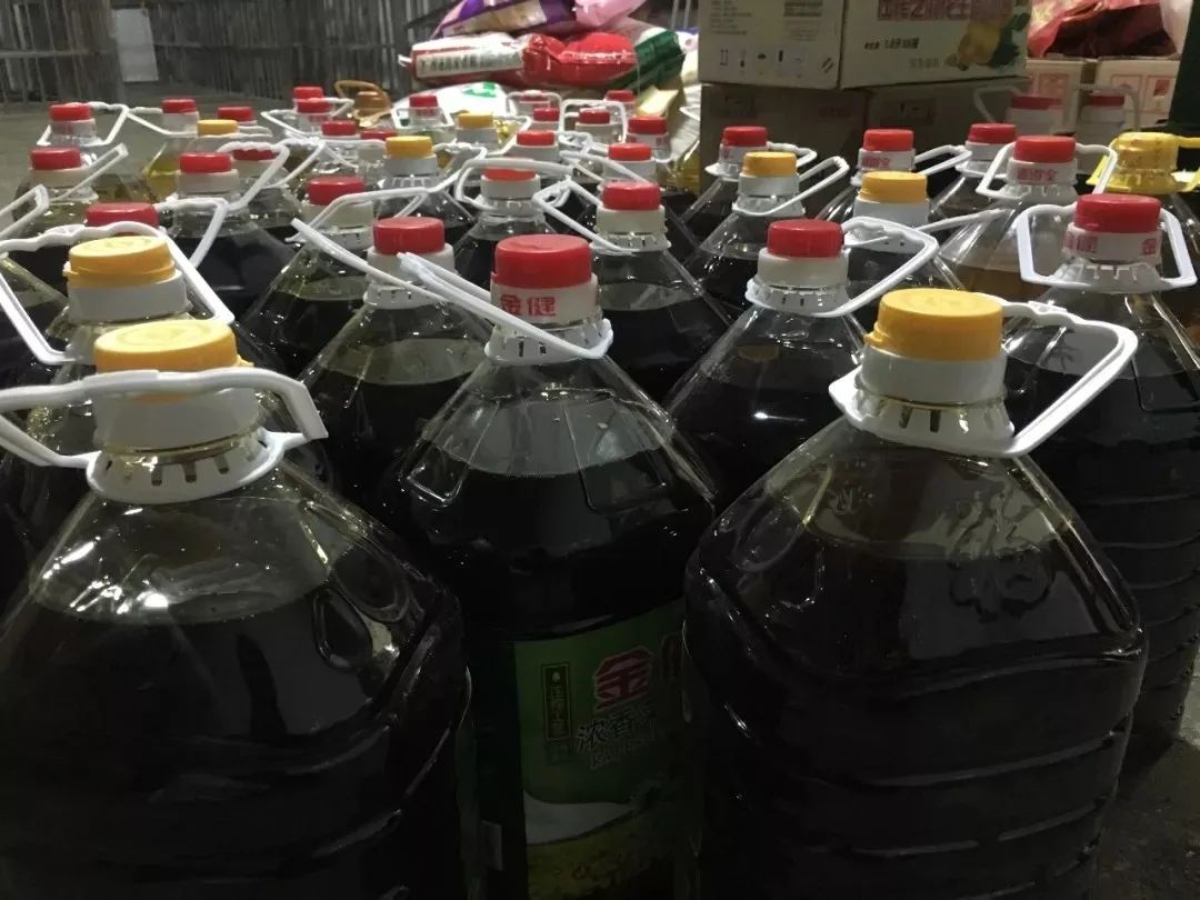 人民日报：肩挑背扛！他们从大山里凑了85吨物资送武汉，还留下一