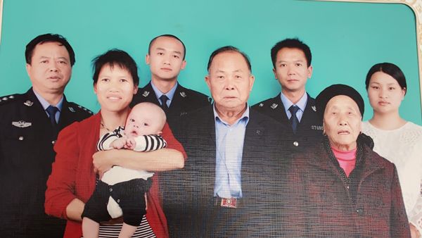 人民网@前线战士，家里来信了！