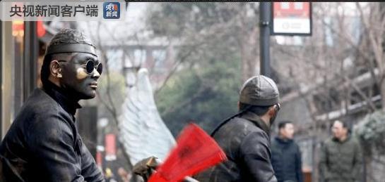 （导航成都）川剧+RAP+吉他弹唱 新春“快闪”打卡成都网红地标