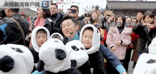 （导航成都）川剧+RAP+吉他弹唱 新春“快闪”打卡成都网红地标