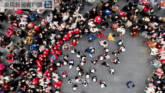 （导航成都）川剧+RAP+吉他弹唱 新春“快闪”打卡成都网红地标