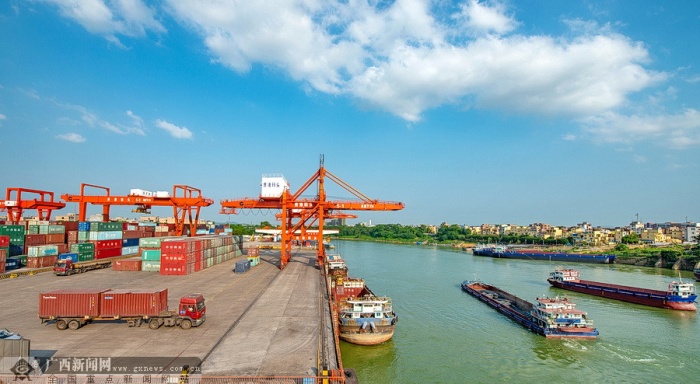 贵港码头货物吞吐量首次实现一年突破1000万吨