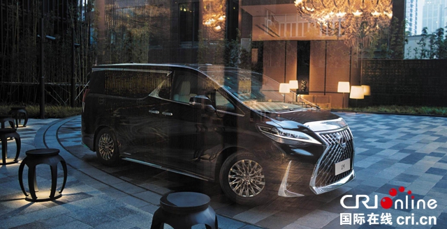 汽车频道【焦点轮播图】“至宝”在手 品雷克萨斯LM的多面担当