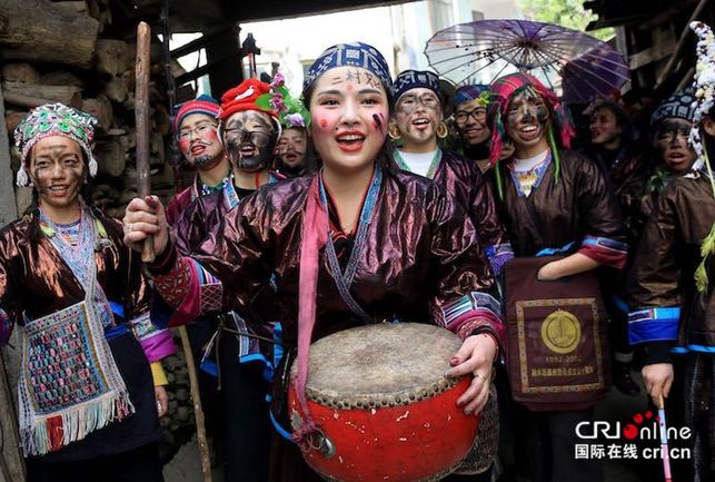 唱嘹歌 赉糍粑 逛庙会 广西各地少数民族传统民俗齐上阵迎新春