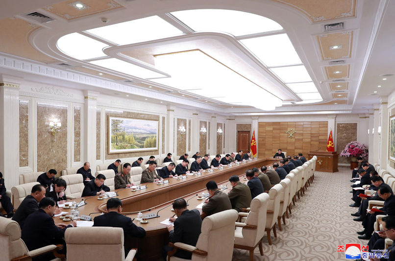 朝鲜劳动党中央政治局扩大会议举行 金正恩出席指导