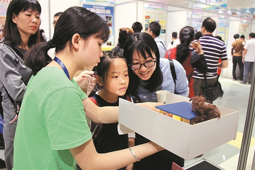广西青少年科技中心举办青少年创新成果展