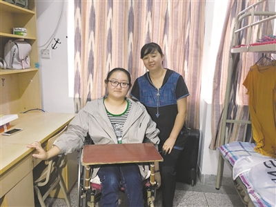 高位截瘫女生高分考入南师大：学校为她和母亲留单间