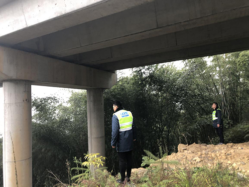 图片默认标题_fororder_排查桥下空间