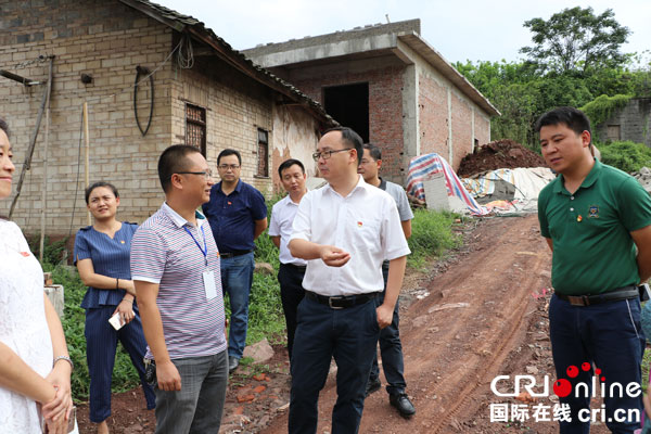 高县县委副书记,县长黄修国调研罗场镇重点项目建设情况