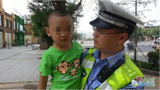 4岁男童出门迷路 父亲千里之外刷朋友圈看到