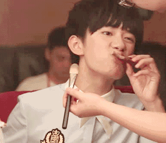 当鹿晗杨洋等男神吃货上身 男星吃相你最服谁?