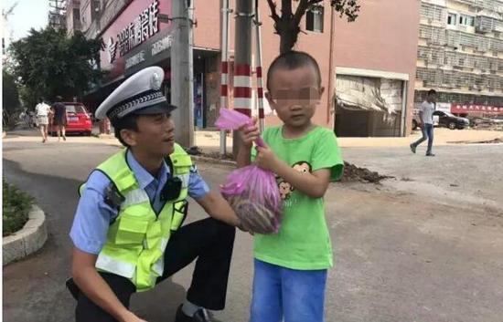 4岁男童出门迷路 父亲千里之外刷朋友圈看到