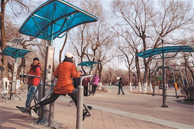 今年沈阳在公园和广场安装健身设施 为市民提供便利