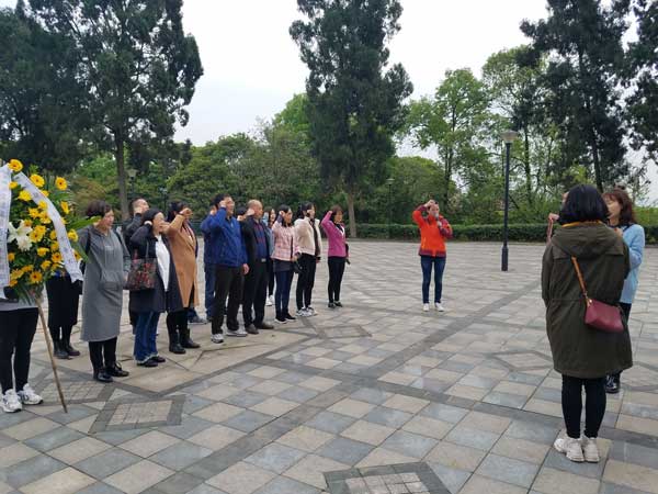 供稿（导航眉山）眉山洪雅交通：缅怀革命先烈 开展廉政警示教育