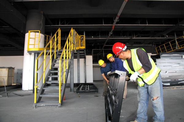 图片默认标题_fororder_工人们正在抓紧施工--摄影-罗友莉