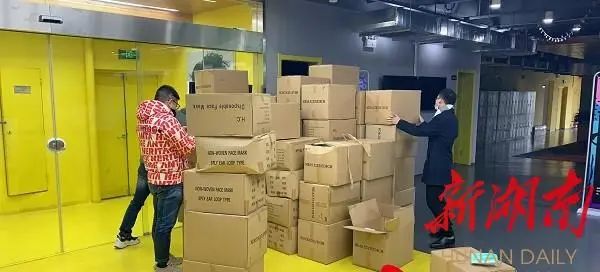 「中国文明网」那些三天捐出百万只口罩的年轻人