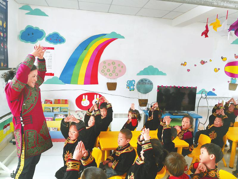 （导航成都）记者走进大山深处的火普村——在这里，孩子们学会了普通话