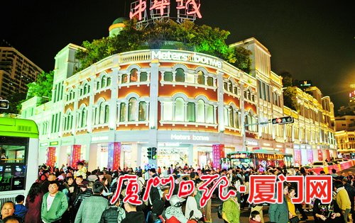 【财经主推】【厦门】【移动版】【Chinanews带图】春节期间厦门26家主商场销售额8332万元