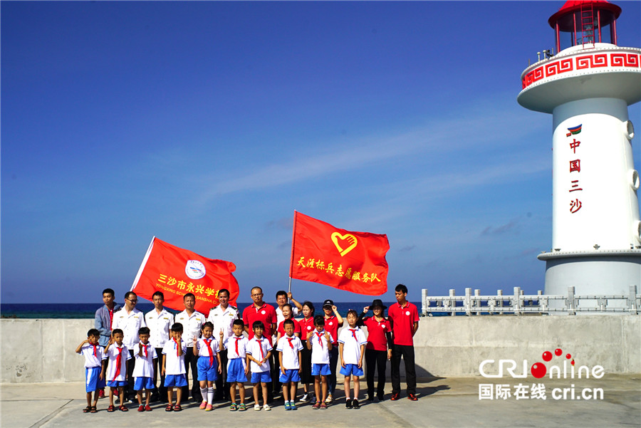 【壮丽70年·奋斗新时代】天涯标兵志愿者服