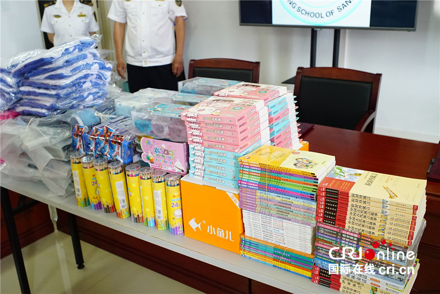 【壮丽70年·奋斗新时代】天涯标兵志愿者服