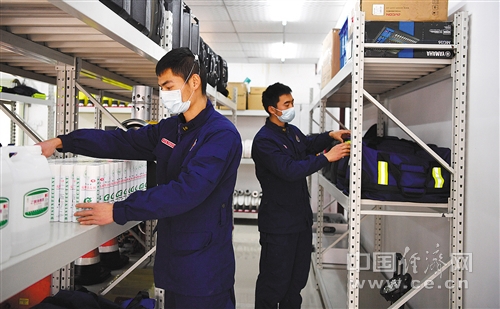 #中国经济网#[来自战"疫"一线的纪实报道]有他们在 城