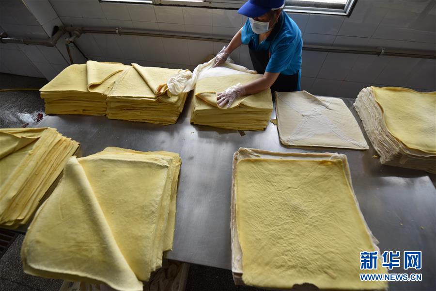 新华网：贵州丹寨：扶贫工厂复工忙