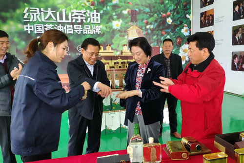 【河南供稿】“发展油茶产业、助力乡村振兴”座谈会在信阳市新县召开