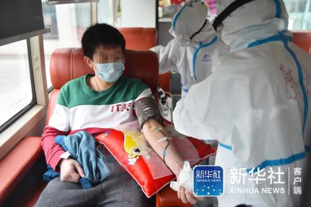 新华社@北京：两名新冠肺炎康复患者捐献血浆