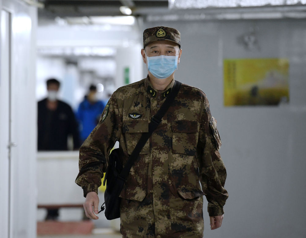 新华社@兵者勇武 医者仁心——记解放军感染病防控专家毛青