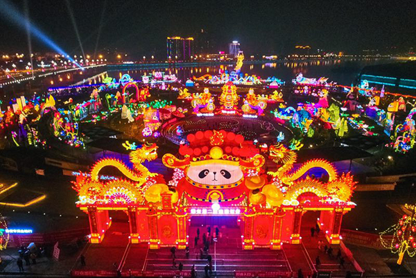 图片默认标题_fororder_熊猫灯会2（图--雅安市文体旅游局）