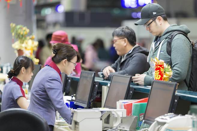 台湾华航今取消26航班 4天营收损失近8000万新台币