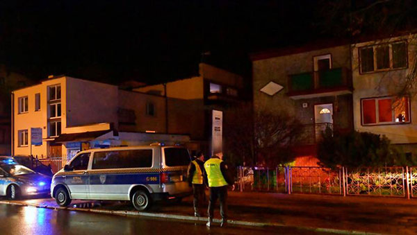 台湾一家密室逃脱店员工在游戏中扮演“吊死鬼”窒息身亡绳索绕颈拼命挣扎玩家以为在表演(图1)
