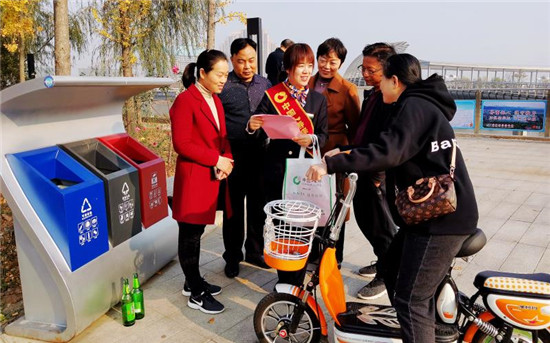 中国人寿西峡支公司开展垃圾分类宣传活动