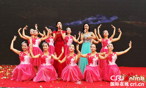 图片默认标题_fororder_开幕式上精彩的节目-左仁义-摄影