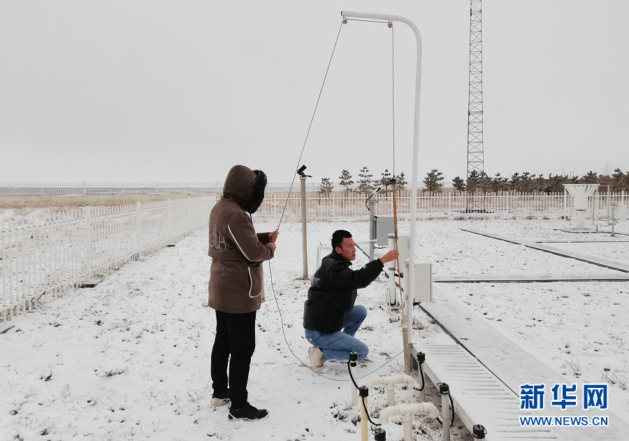 Tiongkok Utara Kini Turun Salju Besar