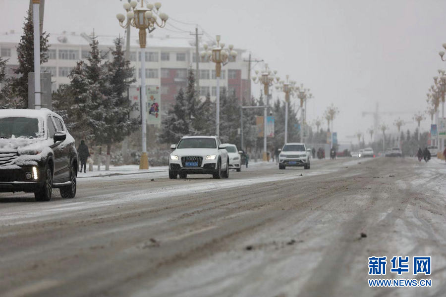 Tiongkok Utara Kini Turun Salju Besar