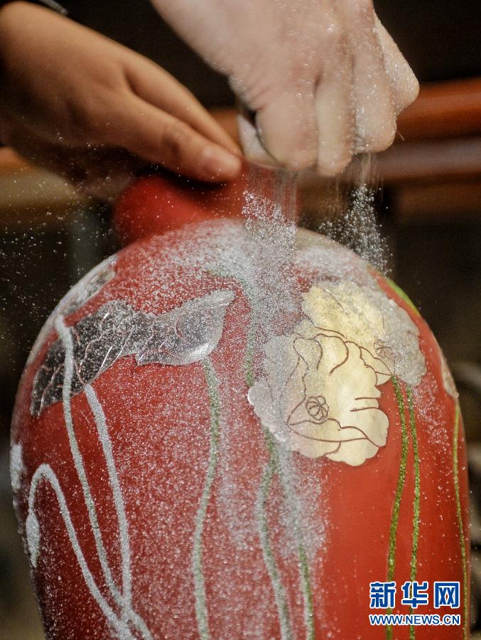 Sosok Wanita Tukang Cat Kerajinan Tangan_fororder_tt8