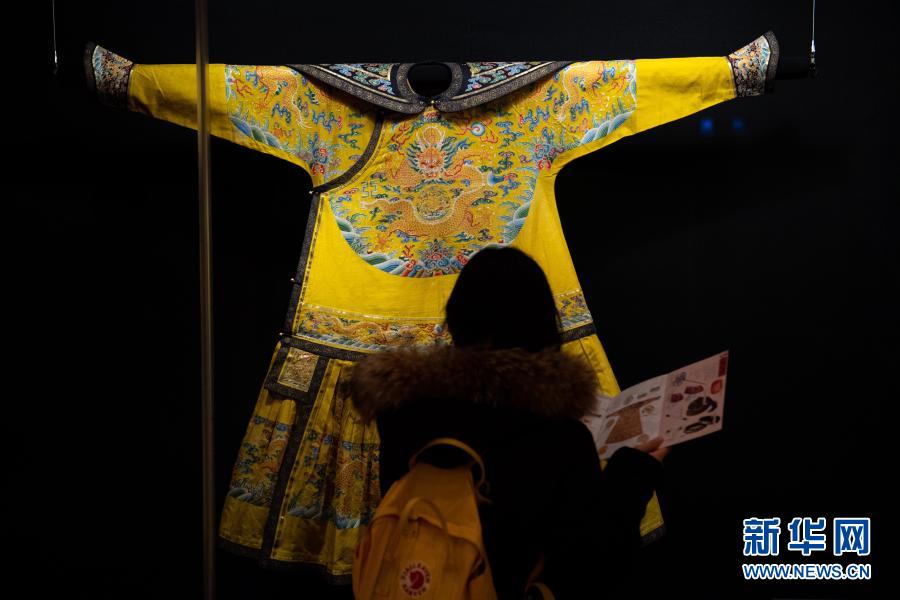 澳门举办“一代昭度──故宫博物院藏清代帝后服饰展”