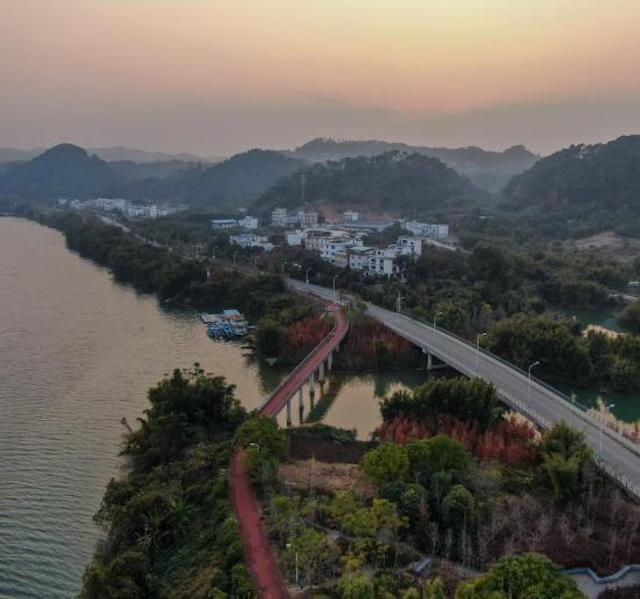 ความงามเขตป่าซีดาร์เมืองหลิ่วโจว กว่างซีเปลี่ยนเป็นสีแดง_fororder_6-4