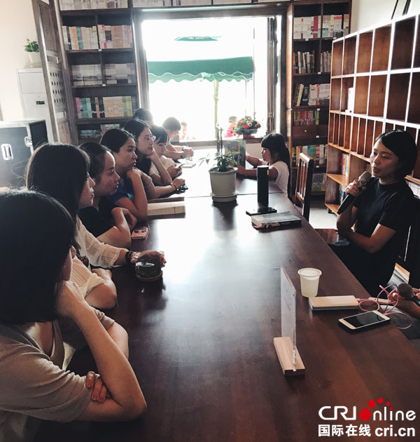 图片默认标题_fororder_读书会现场(摄影-唐浩博)