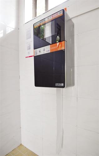 “刷脸”取厕纸首现南宁 每次能出70cm
