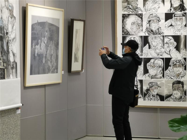 湖北省美术界抗击疫情美术作品展开展